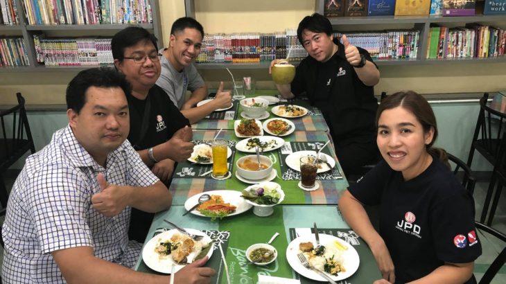 Mr. Paradorn San invited lunch at his neighborhood.