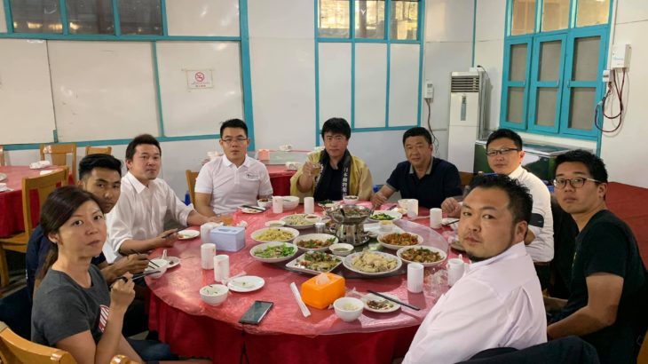 Happy lunch with Myanmar koi show attenders. Very good chines Myanmar good .