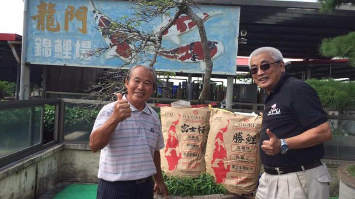 Taiwan- JPD, Hollis Chen San has visited 龍門錦鯉again for koi food delivery.